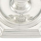 A SET OF FOUR GEORGE II IRISH SILVER CANDLESTICKS - Foto 2