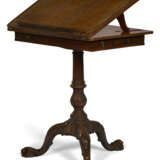 A GEORGE II MAHOGANY READING TABLE - Foto 1