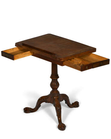 A GEORGE II MAHOGANY READING TABLE - Foto 3 A GEORGE II MAHOGANY READING TABLE - Foto 3