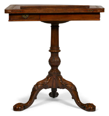 A GEORGE II MAHOGANY READING TABLE - Foto 4 A GEORGE II MAHOGANY READING TABLE - Foto 4