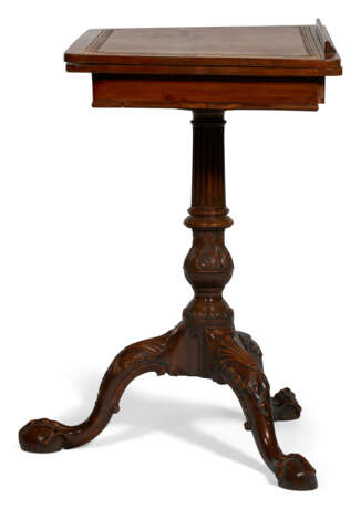 A GEORGE II MAHOGANY READING TABLE - Foto 5 A GEORGE II MAHOGANY READING TABLE - Foto 5
