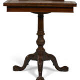 A GEORGE II MAHOGANY READING TABLE - Foto 6