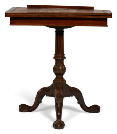 A GEORGE II MAHOGANY READING TABLE - Foto 6 A GEORGE II MAHOGANY READING TABLE - Foto 6