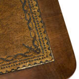 A GEORGE II MAHOGANY READING TABLE - Foto 7