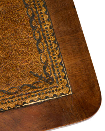 A GEORGE II MAHOGANY READING TABLE - Foto 7 A GEORGE II MAHOGANY READING TABLE - Foto 7