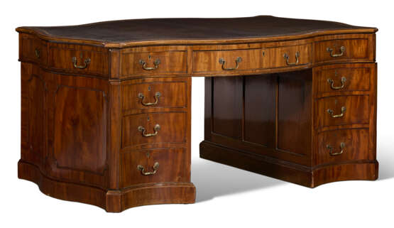 A VICTORIAN MAHOGANY PARTNERS' DESK - Foto 1 A VICTORIAN MAHOGANY PARTNERS' DESK - Foto 1