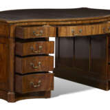 A VICTORIAN MAHOGANY PARTNERS' DESK - Foto 5
