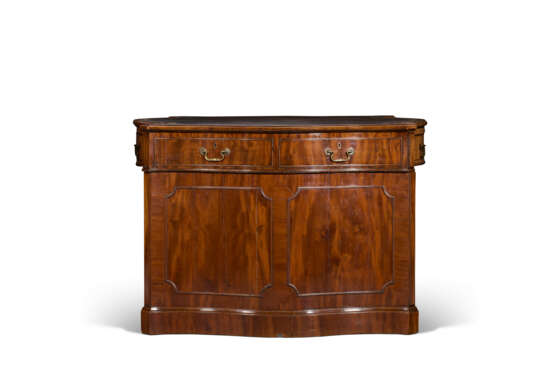 A VICTORIAN MAHOGANY PARTNERS' DESK - Foto 8 A VICTORIAN MAHOGANY PARTNERS' DESK - Foto 8