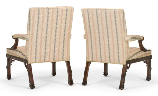 A PAIR OF EARLY GEORGE III MAHOGANY LIBRARY ARMCHAIRS - Foto 8 A PAIR OF EARLY GEORGE III MAHOGANY LIBRARY ARMCHAIRS - Foto 8