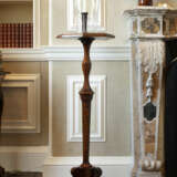 A PAIR OF WILLIAM AND MARY STAINED FIELD MAPLE AND BURR WALNUT CANDLESTANDS - photo 2