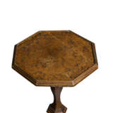 A PAIR OF WILLIAM AND MARY STAINED FIELD MAPLE AND BURR WALNUT CANDLESTANDS - photo 3