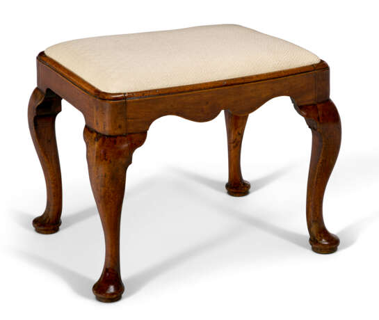 A GEORGE I WALNUT STOOL - photo 2 A GEORGE I WALNUT STOOL - photo 2