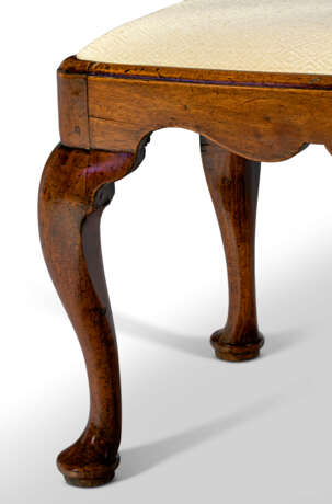 A GEORGE I WALNUT STOOL - photo 4 A GEORGE I WALNUT STOOL - photo 4