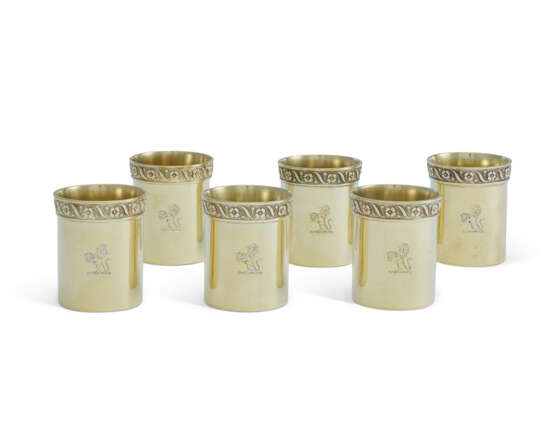 A SET OF SIX GEORGE III SILVER-GILT BEAKERS - photo 1 A SET OF SIX GEORGE III SILVER-GILT BEAKERS - photo 1