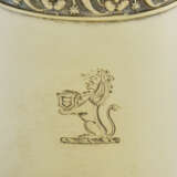 A SET OF SIX GEORGE III SILVER-GILT BEAKERS - photo 2