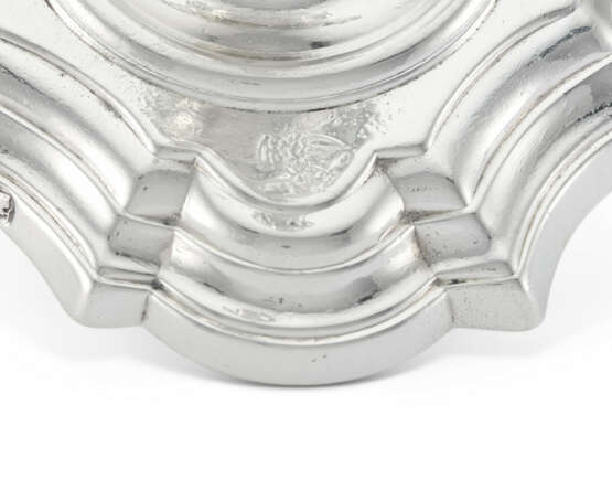 A SET OF FOUR GEORGE II IRISH SILVER CANDLESTICKS - photo 2 A SET OF FOUR GEORGE II IRISH SILVER CANDLESTICKS - photo 2