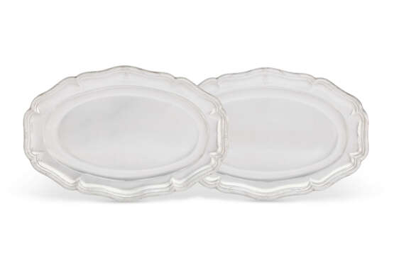 A PAIR OF GERMAN ROYAL SILVER MEAT DISHES - photo 1 A PAIR OF GERMAN ROYAL SILVER MEAT DISHES - photo 1