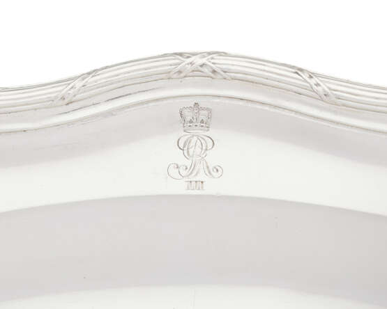 A PAIR OF GERMAN ROYAL SILVER MEAT DISHES - photo 2 A PAIR OF GERMAN ROYAL SILVER MEAT DISHES - photo 2