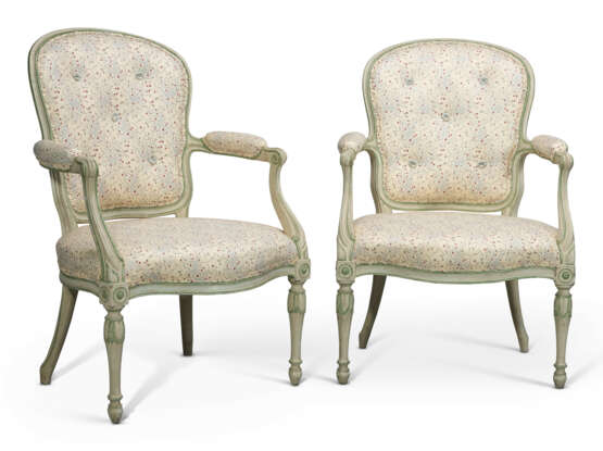 A PAIR OF GEORGE III CREAM AND GREEN-PAINTED OPEN ARMCHAIRS - photo 1 A PAIR OF GEORGE III CREAM AND GREEN-PAINTED OPEN ARMCHAIRS - photo 1