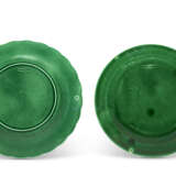 A GROUP OF WEDGWOOD MAJOLICA GREEN-GLAZED SALAD OR DESSERT PLATES - photo 3