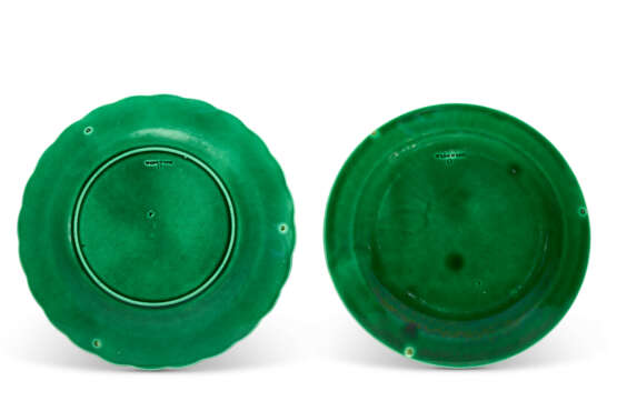 A GROUP OF WEDGWOOD MAJOLICA GREEN-GLAZED SALAD OR DESSERT PLATES - photo 3