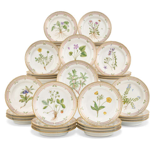 THIRTY-SEVEN ROYAL COPENHAGEN PORCELAIN 'FLORA DANICA' SALAD OR DESSERT PLATES - photo 1