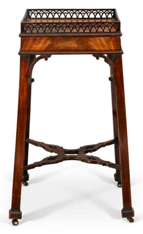 A GEORGE III MAHOGANY KETTLE STAND - photo 1