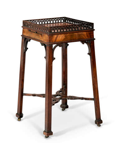 A GEORGE III MAHOGANY KETTLE STAND - photo 3