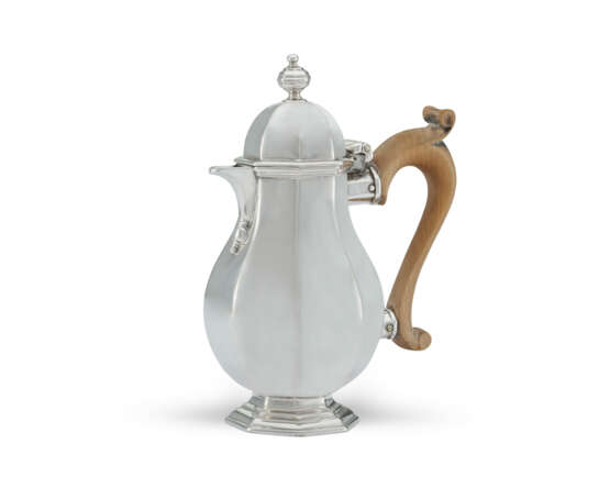 A GEORGE I SILVER HOT MILK JUG - photo 1