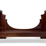 A RESTAURATION ORMOLU-MOUNTED AND MIRROR-INSET MAHOGANY LIT D'ALCOVE - photo 4