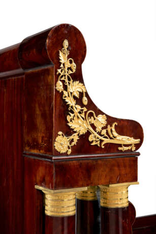 A RESTAURATION ORMOLU-MOUNTED AND MIRROR-INSET MAHOGANY LIT D'ALCOVE - photo 5