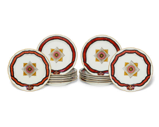 FOURTEEN RUSSIAN PORCELAIN DINNER PLATES FROM THE SERVICE OF THE ORDER OF ST. VLADIMIR - photo 1