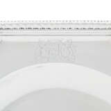 A SET OF FOUR GEORGE II SILVER SECOND COURSE DISHES - Foto 2