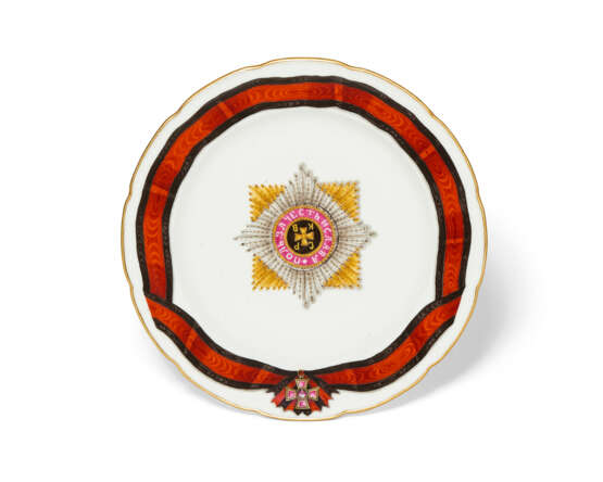 FOURTEEN RUSSIAN PORCELAIN DINNER PLATES FROM THE SERVICE OF THE ORDER OF ST. VLADIMIR - photo 2