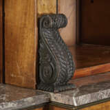 A REGENCY PATINATED-METAL MOUNTED FIGURED MAHOGANY AND PARCEL-BRONZED BREAKFRONT BOOKCASE - фото 4