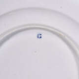 FOURTEEN RUSSIAN PORCELAIN DINNER PLATES FROM THE SERVICE OF THE ORDER OF ST. VLADIMIR - photo 4