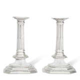 A PAIR OF WILLIAM III SILVER CANDLESTICKS - photo 1