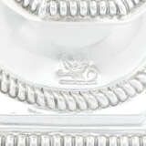 A PAIR OF WILLIAM III SILVER CANDLESTICKS - photo 2