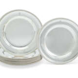 A SET OF ELEVEN GEORGE III SILVER DINNER PLATES - photo 1