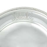 A SET OF ELEVEN GEORGE III SILVER DINNER PLATES - photo 2