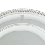 A SET OF ELEVEN GEORGE III SILVER DINNER PLATES - photo 4