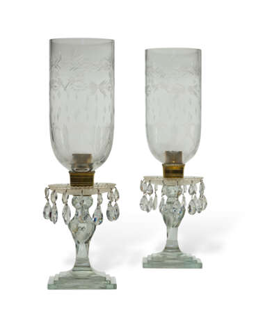 A PAIR OF ENGLISH MOLDED, CUT AND ETCHED GLASS PHOTOPHORES - photo 4