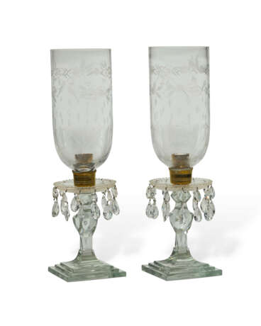 A PAIR OF ENGLISH MOLDED, CUT AND ETCHED GLASS PHOTOPHORES - photo 5