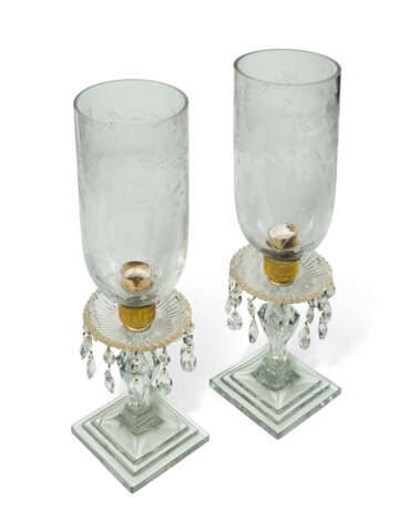 A PAIR OF ENGLISH MOLDED, CUT AND ETCHED GLASS PHOTOPHORES - photo 6
