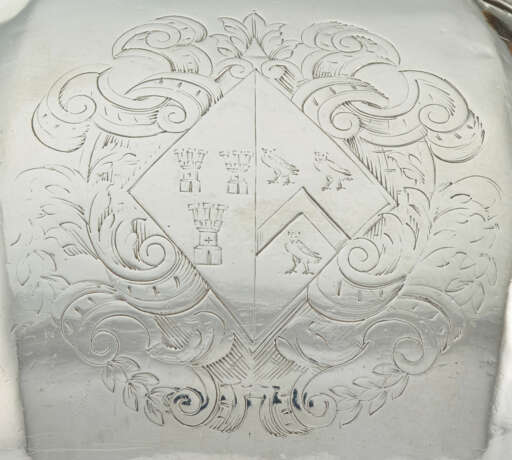 A GEORGE I SILVER TEAPOT - photo 2