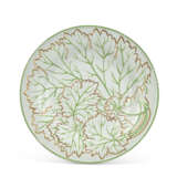 TWO SETS OF ENGLISH CERAMIC LEAF-MOLDED DESSERT PLATES - Foto 3