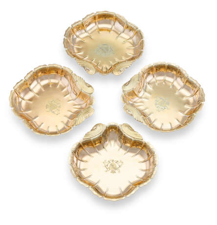 A SET OF FOUR GEORGE III SILVER-GILT DESSERT DISHES - Foto 1