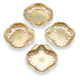 A SET OF FOUR GEORGE III SILVER-GILT DESSERT DISHES - Foto 1