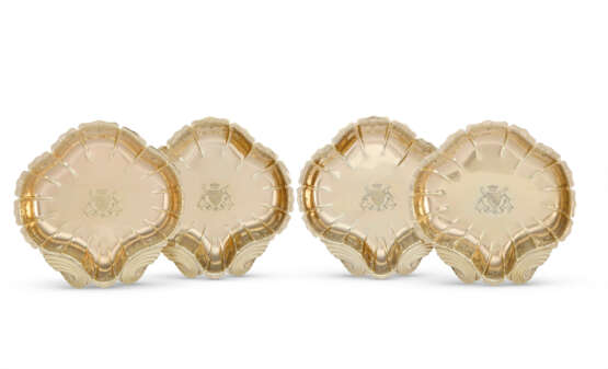 A SET OF FOUR GEORGE III SILVER-GILT DESSERT DISHES - Foto 2