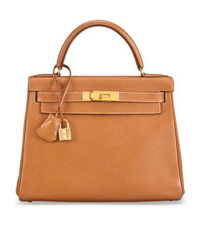 A GOLD COURCHEVEL LEATHER RETOURNÉ KELLY 28 WITH GOLD HARDWARE - photo 1